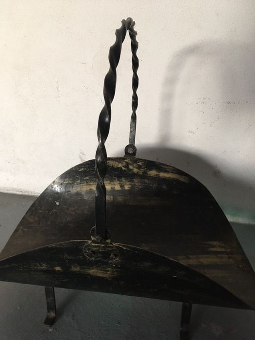 Suporte de metal para lenha