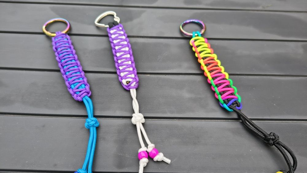 Brelok paracord handmade, zawieszka do torebki. Prezent