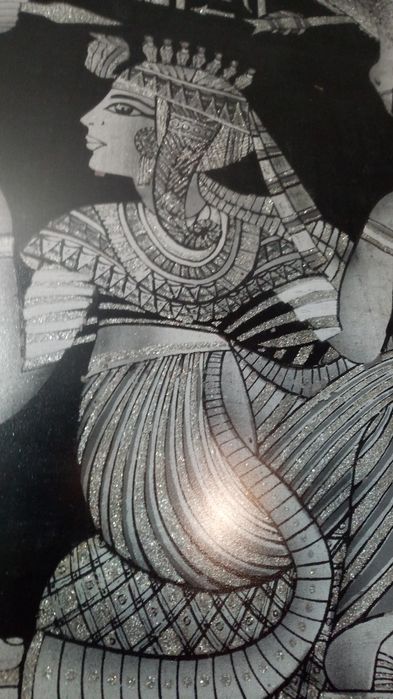 Большая картина на папирусе.