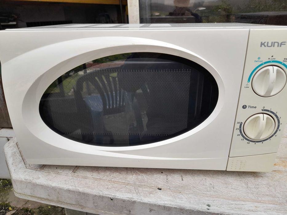 micro-ondas em bom estado como novo funciona bem.