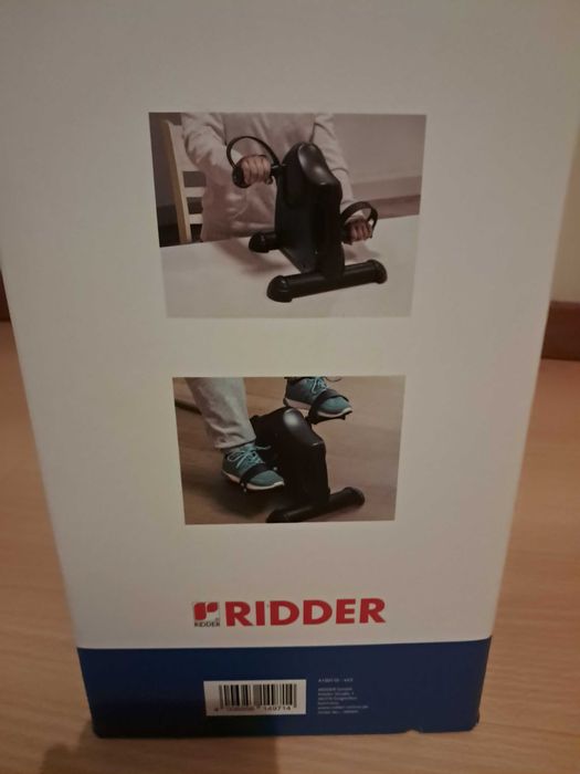 Máquina para treinar pernas e braços