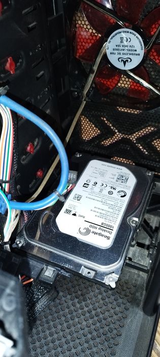 Computador de secretária (torre)