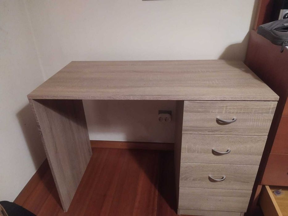 Secretária (como nova) carvalho 4 gavetas