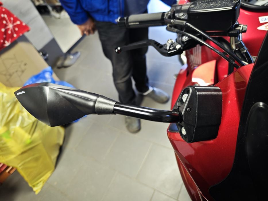 Dystans podkladka odsadzenie lusterka barracuda. Motor