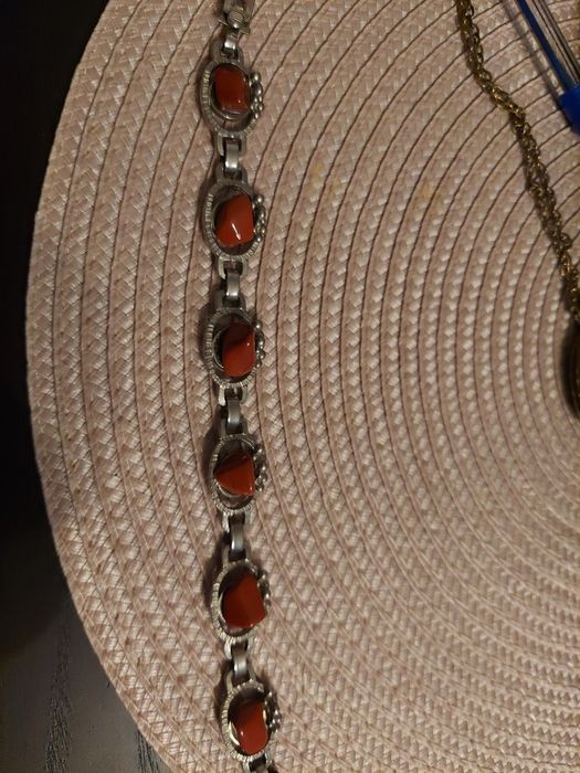 Bransoletka z kamieniami