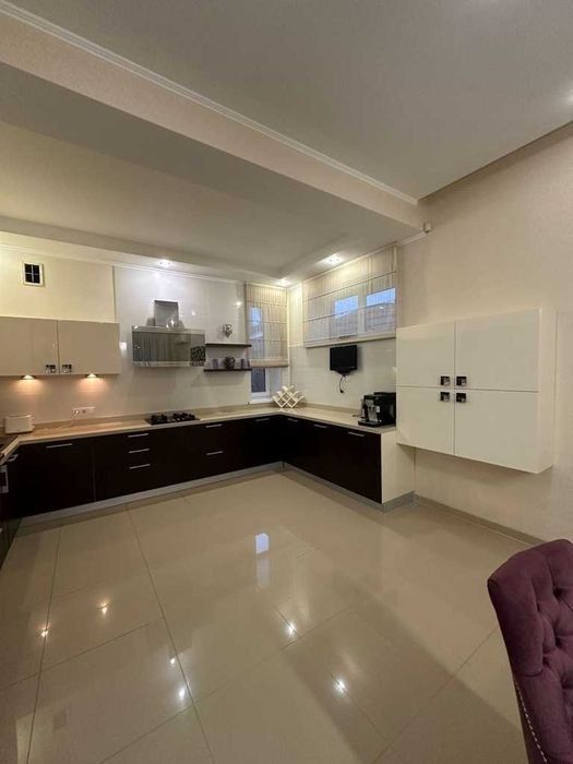 Оренда будинку 250 м²