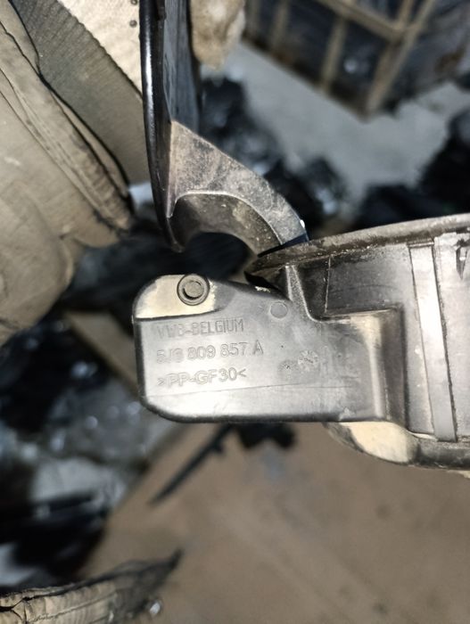 Лючок бензобака Skoda Fabia 2 2007-2014г Оригинал