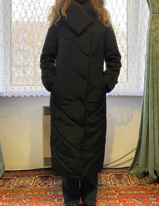 Продам жіночий зимовий плащ (пуховик).