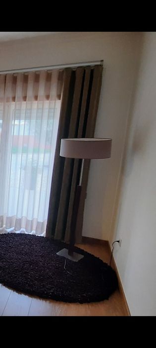 Conjunto de Candeeiros de pé e mesa de cabeceira em pele