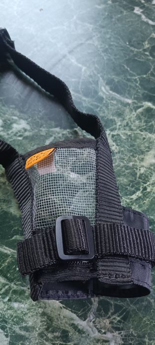 Намордник на маленькую собачку.