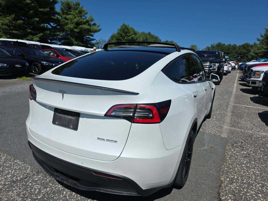 Tesla Model Y  Performance (2021 рік).