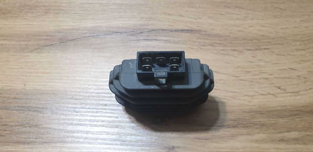 Реле зарядки,  регулятор напруги Yamaha SH640D-12.