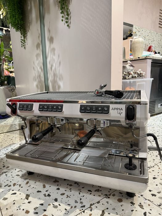Ekspres kolbowy SIMONELLI APPIA life II 2 GR  220V jak nowy