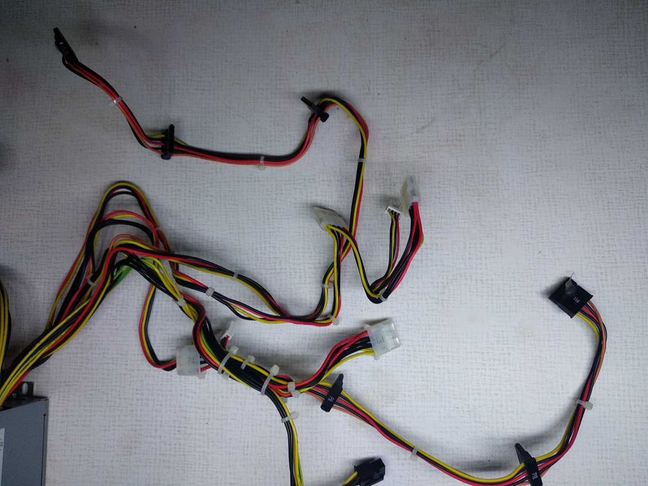 Блок питания Supermicro PWS-502-PQ робочий  по линни 12 вольт 492 Ватт