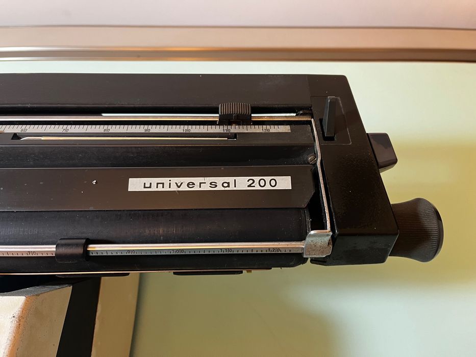 Máquina de Escrever Adler Universal 200 - Formato A3