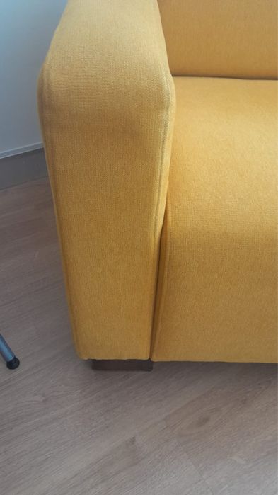 Sofá 3 lugares cor amarela