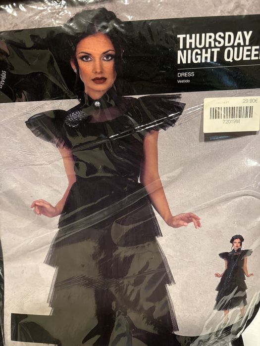 Fato de wednesday novo