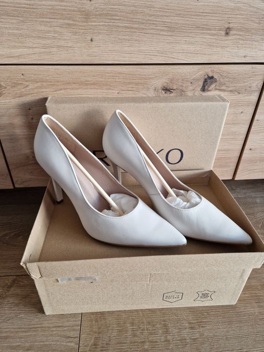 Nowe białe szpilki Ryłko r.38