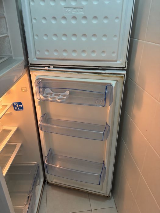 Frigorífico combinado Beko usado em bom estado