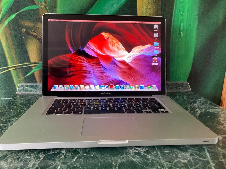 MacBook Pro 15 Шустрий