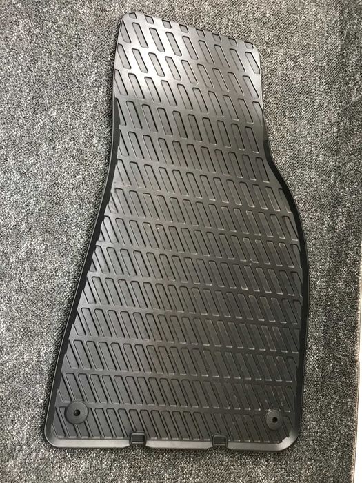 Dywanik gumowy oryginalny Audi A4 B6 B7