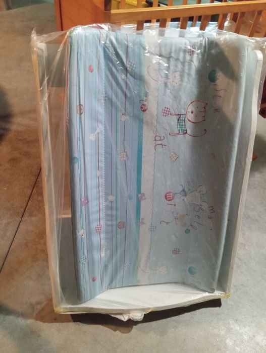 Troca fraldas em madeira