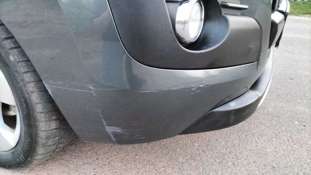 Гарний сімейний автомобіль