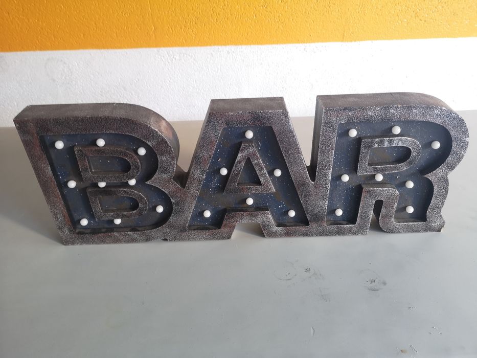 Letreiro luminoso BAR