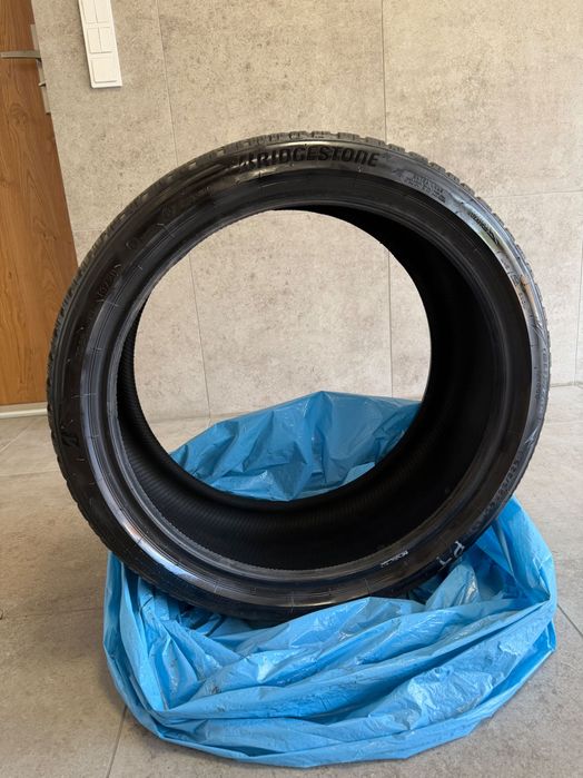 opony zimowe Bridgestone (255/35/R20)