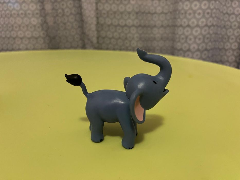 Bonecos leão/elefante