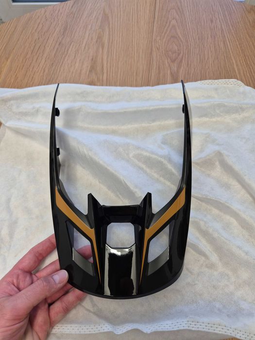 Daszek do kasku Fox V2 - malowanie MERZ