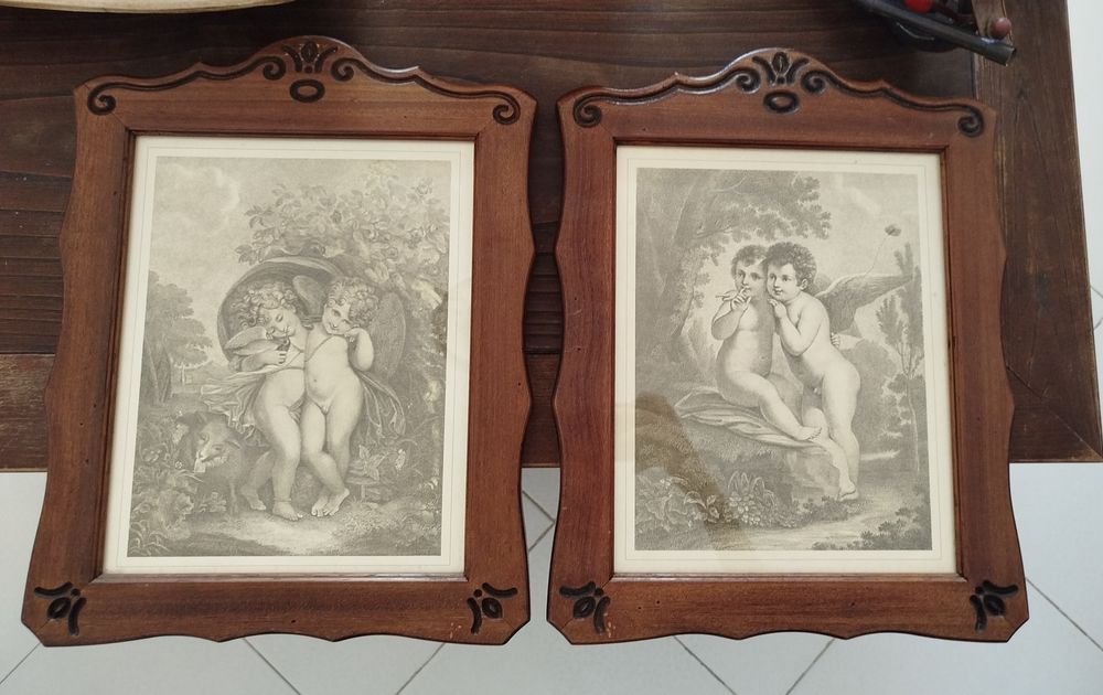 Par de Quadros Antigos com Moldura de Madeira Trabalhada (Anjos / Querubins)