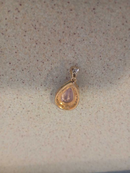 pingente de Kunzita Pera Halo de Moissanita em Ouro Rosa 14 kt.