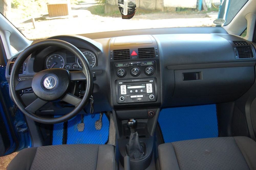 Volkswagen Touran 1.6 FSI Гарний стан 6-ступка
