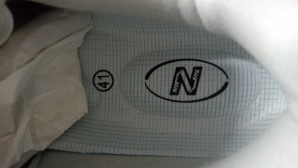 Sapatilhas Estilo NB 9060 Cinzentas – Novas – Tam. 41