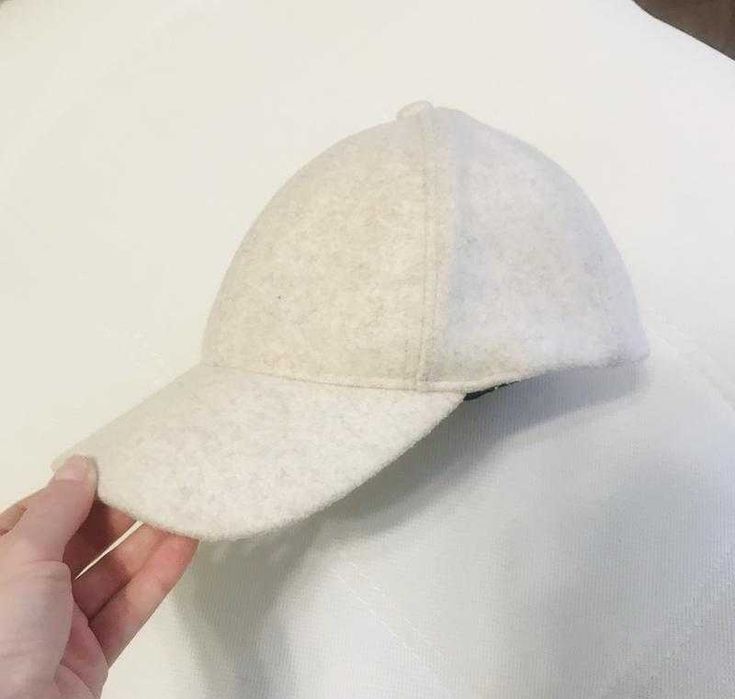 Чудова вовняна кепка Zara