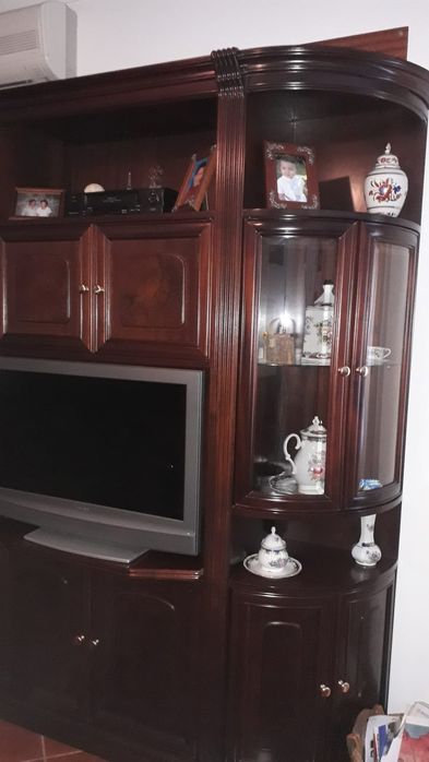 Móvel de sala em mogno