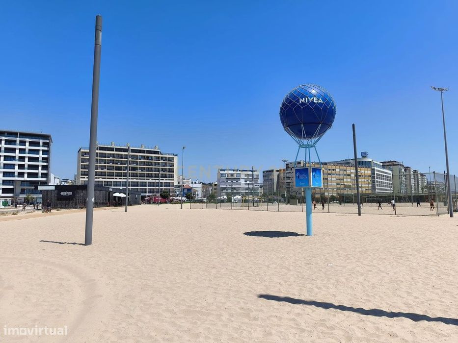 Loja em venda na Costa da Caparica