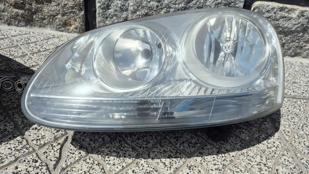 VW GOLF V / JETTA - Óticas / Faróis Originais em EXCELENTE ESTADO