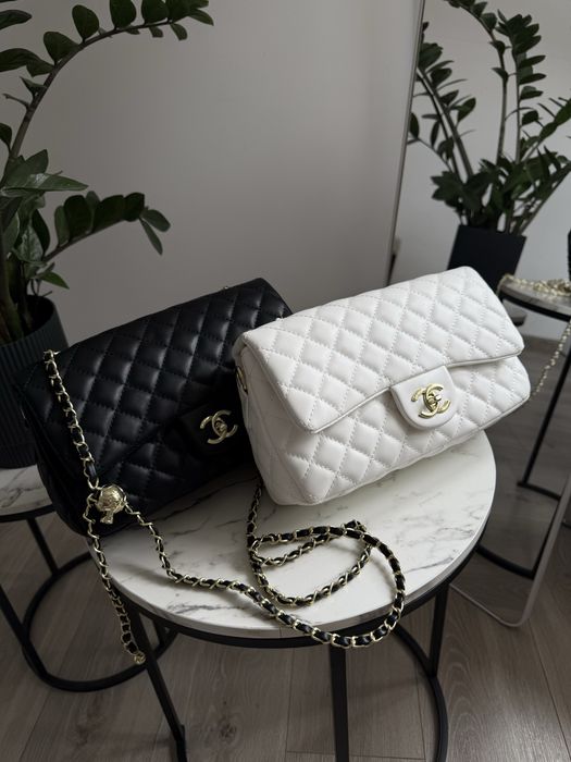 Популярна сумка в стилі шанель chanel стьобана трендова сумочка в золотій фурнітурі