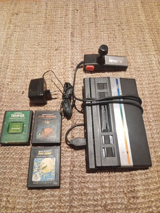 ATARI 2600 JUNIOR +joystick + 3 gry