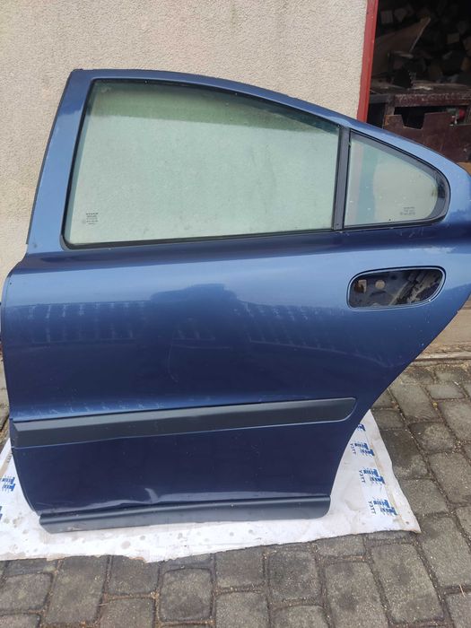 Drzwi prawe i lewe oraz tylna klapa bagażnika