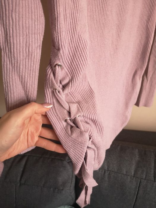 Sweterek z wiązaniem prążek