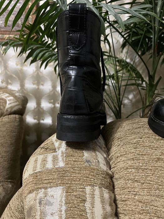 Продам ботінки .