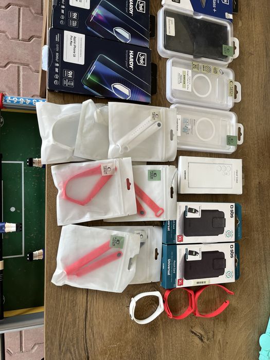 Sprzedam akcesoria to telefonow, paski mi band, to co na zdjeciach.