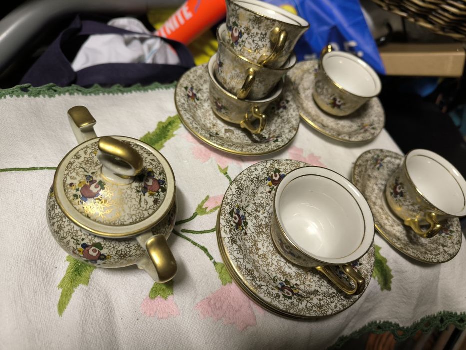 Conjunto 6 chávenas e açucareiro