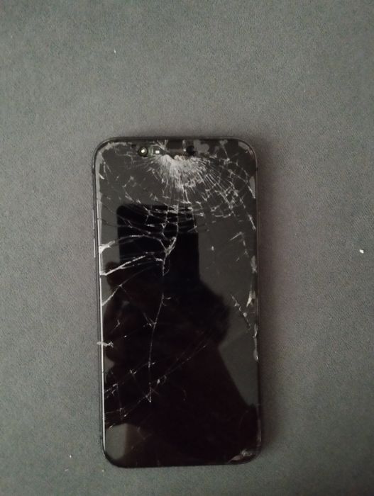 iphone 11 wlacza sie