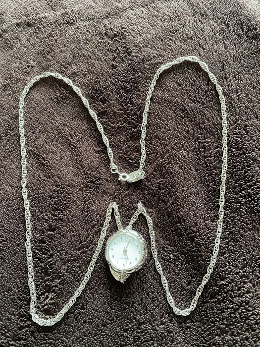 Zegarek damski roznego koloru