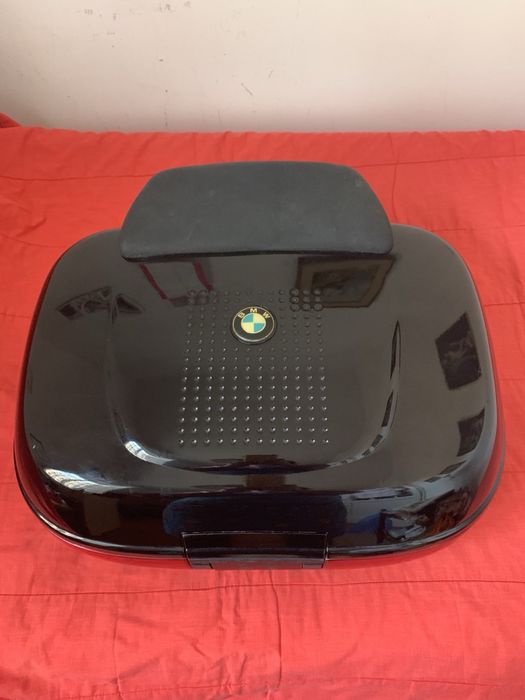 Продам центральний кофр Givi E50 Maxia