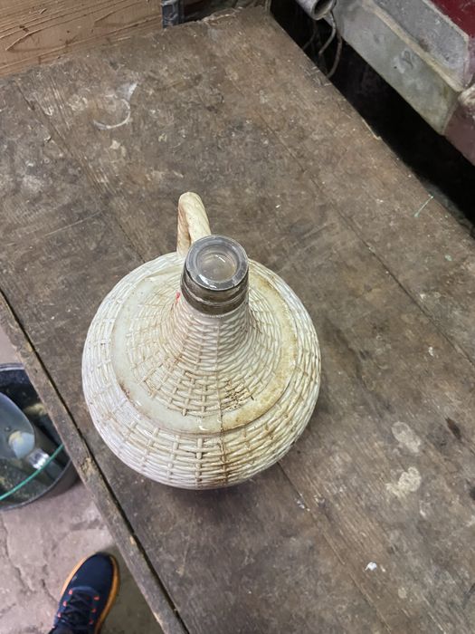 Garrafões antigos  em vidro forrados